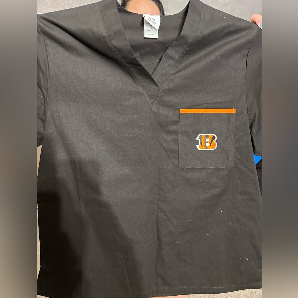 Medium Cincinnati Bengals scrub top